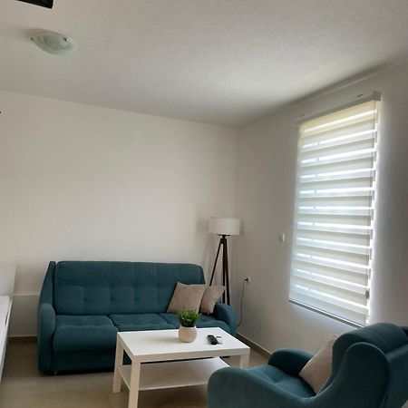 גבגלייה Tiki Apartments מראה חיצוני תמונה