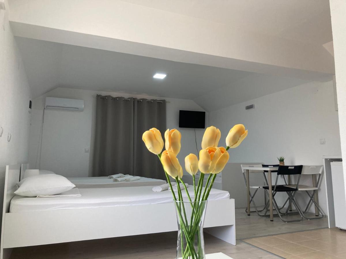 גבגלייה Tiki Apartments מראה חיצוני תמונה
