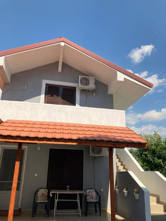 גבגלייה Tiki Apartments מראה חיצוני תמונה