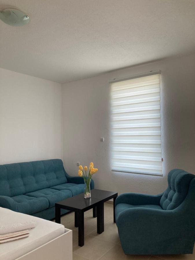 גבגלייה Tiki Apartments מראה חיצוני תמונה