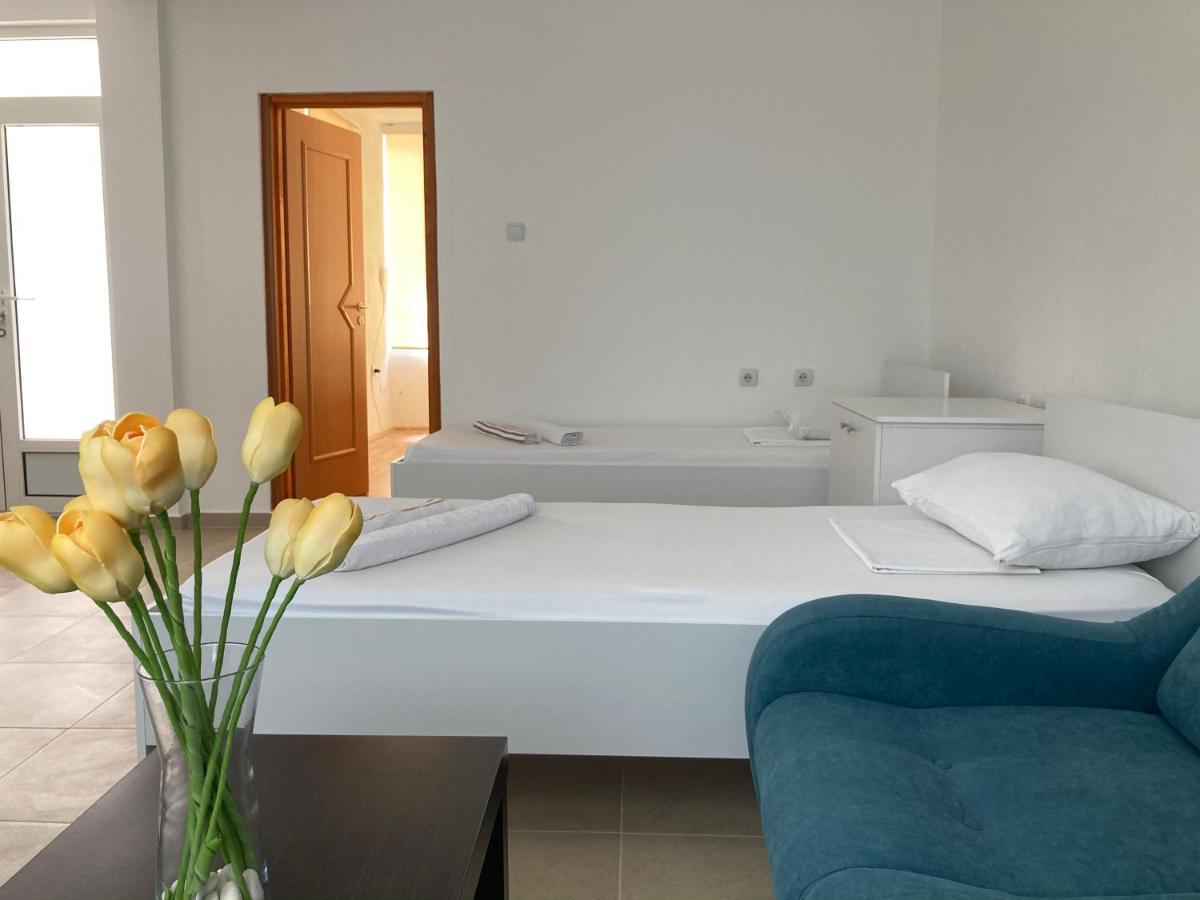 גבגלייה Tiki Apartments מראה חיצוני תמונה