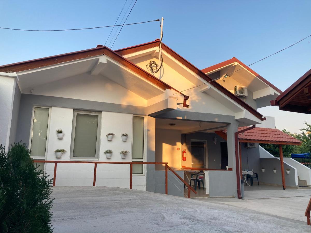גבגלייה Tiki Apartments מראה חיצוני תמונה