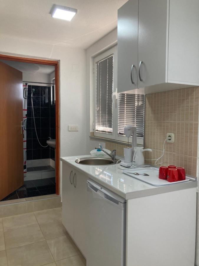 גבגלייה Tiki Apartments מראה חיצוני תמונה