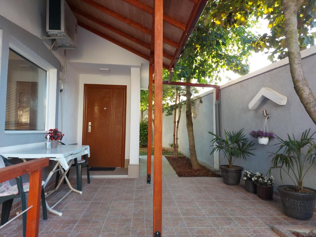 גבגלייה Tiki Apartments מראה חיצוני תמונה