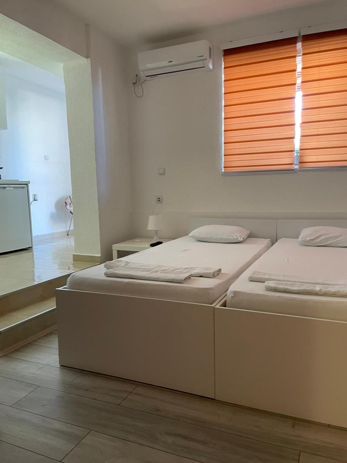 גבגלייה Tiki Apartments מראה חיצוני תמונה