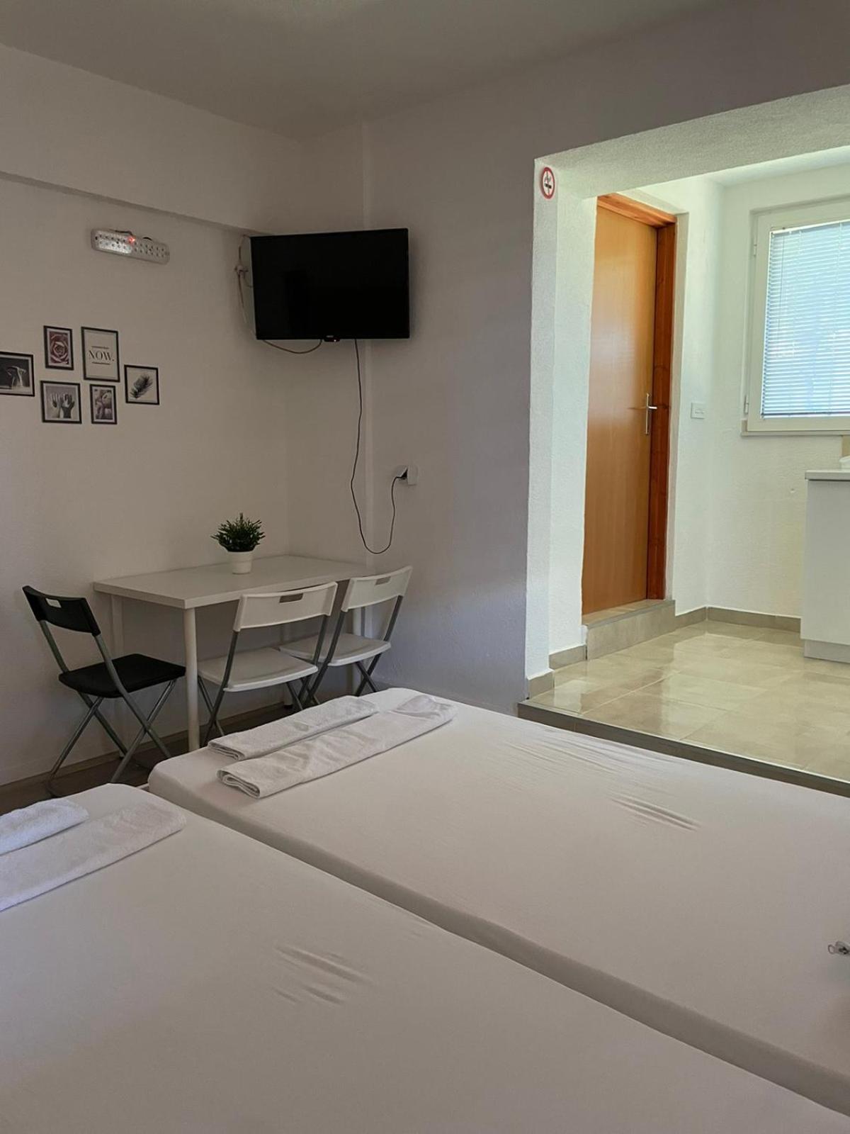 גבגלייה Tiki Apartments מראה חיצוני תמונה