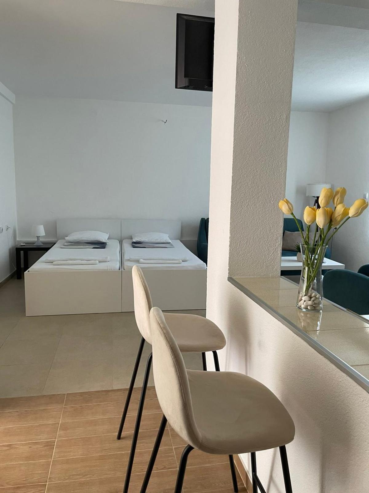 גבגלייה Tiki Apartments מראה חיצוני תמונה