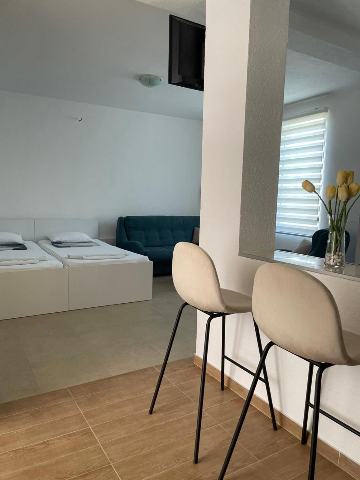 גבגלייה Tiki Apartments מראה חיצוני תמונה