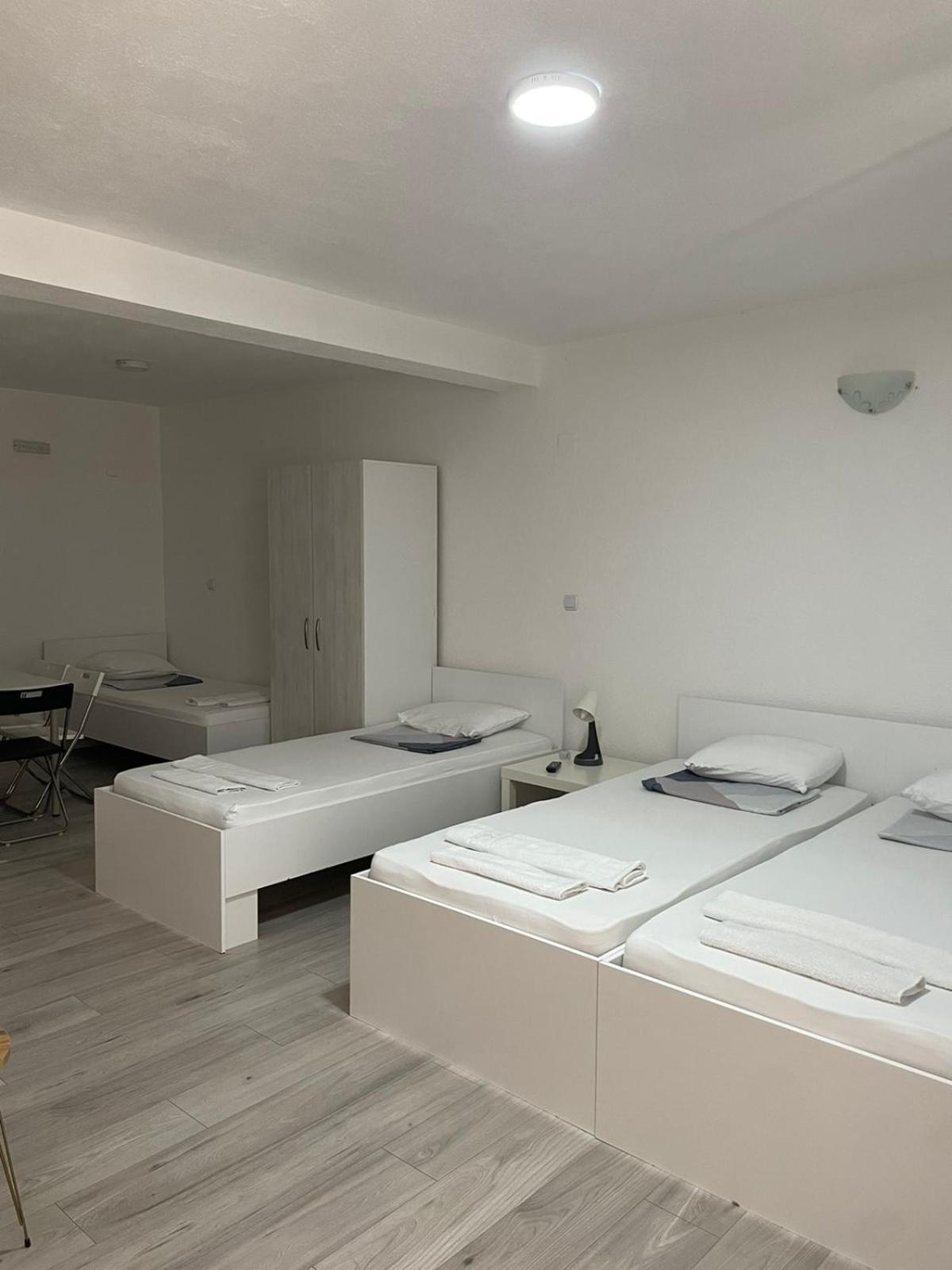 גבגלייה Tiki Apartments מראה חיצוני תמונה