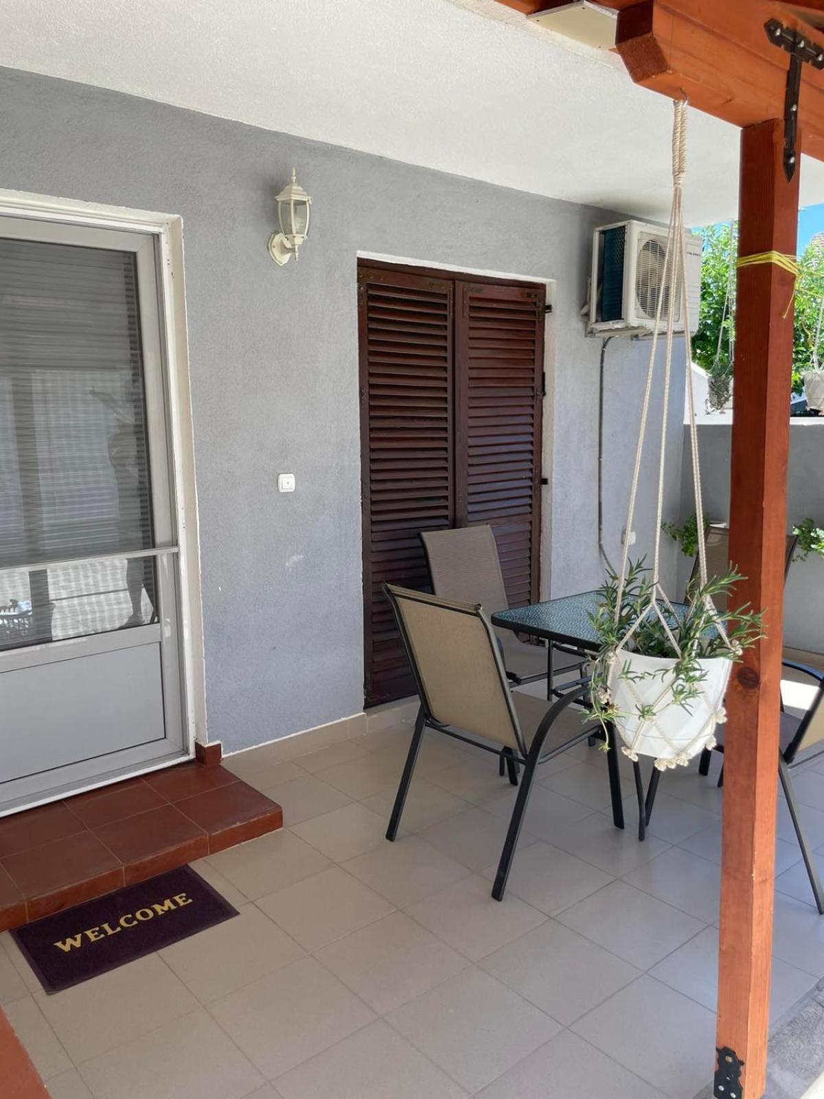 גבגלייה Tiki Apartments מראה חיצוני תמונה