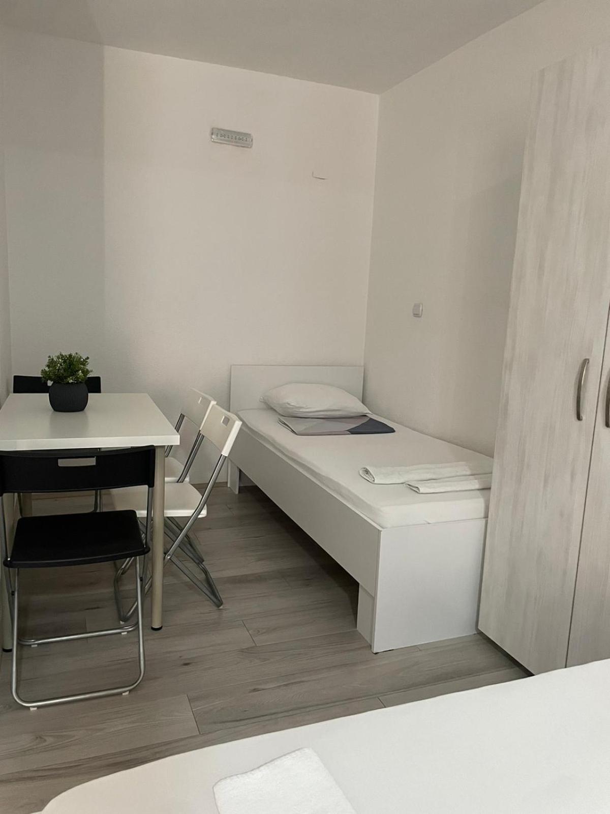 גבגלייה Tiki Apartments מראה חיצוני תמונה