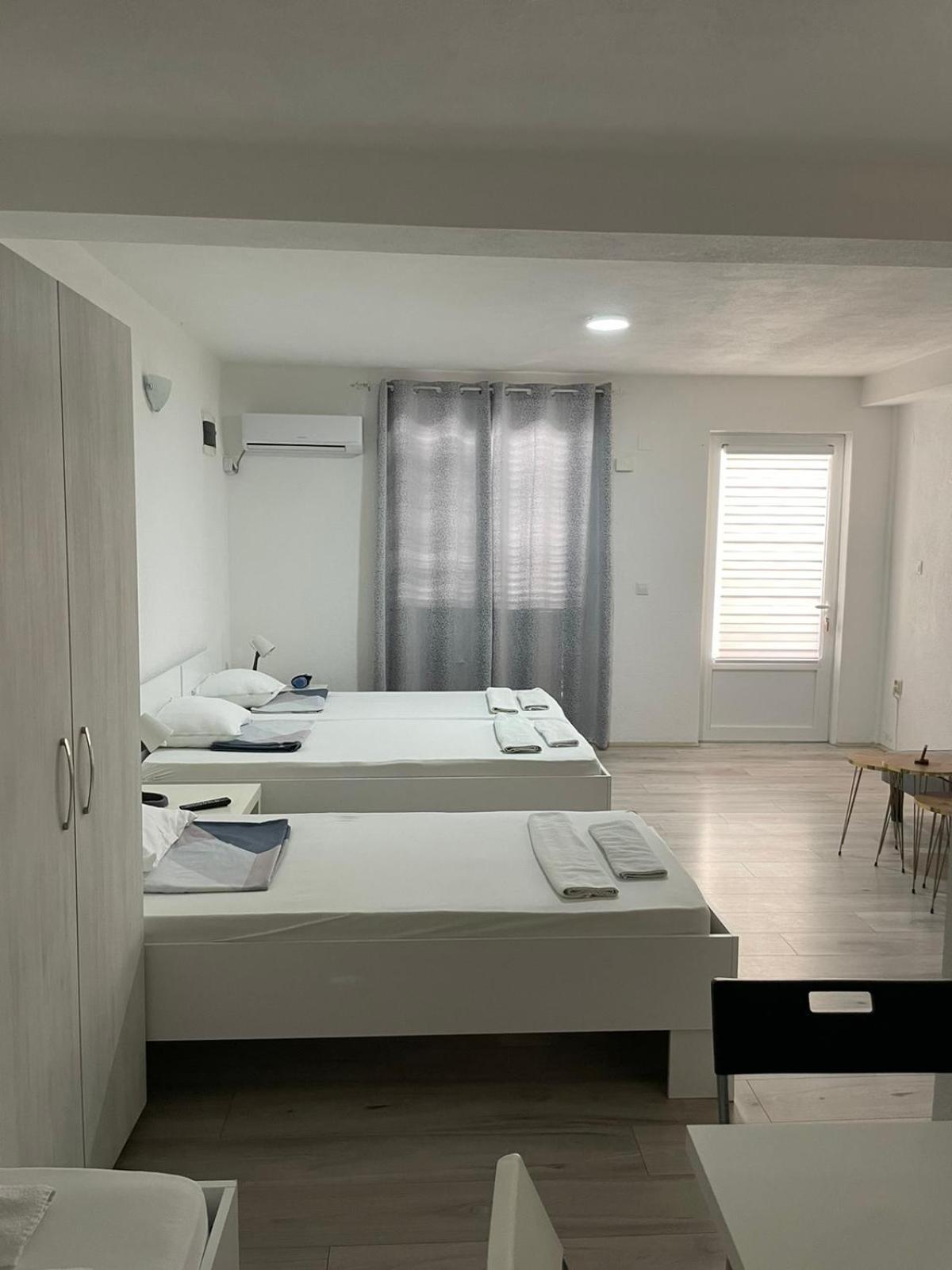 גבגלייה Tiki Apartments מראה חיצוני תמונה