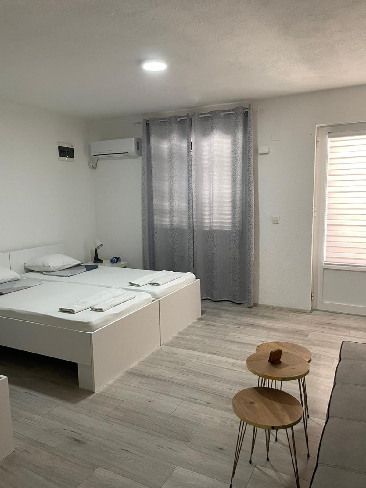 גבגלייה Tiki Apartments מראה חיצוני תמונה