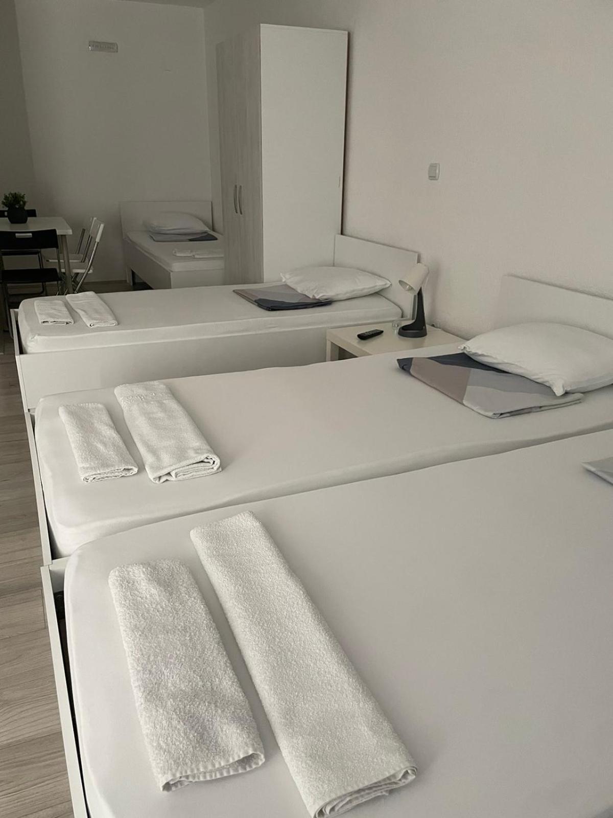 גבגלייה Tiki Apartments מראה חיצוני תמונה