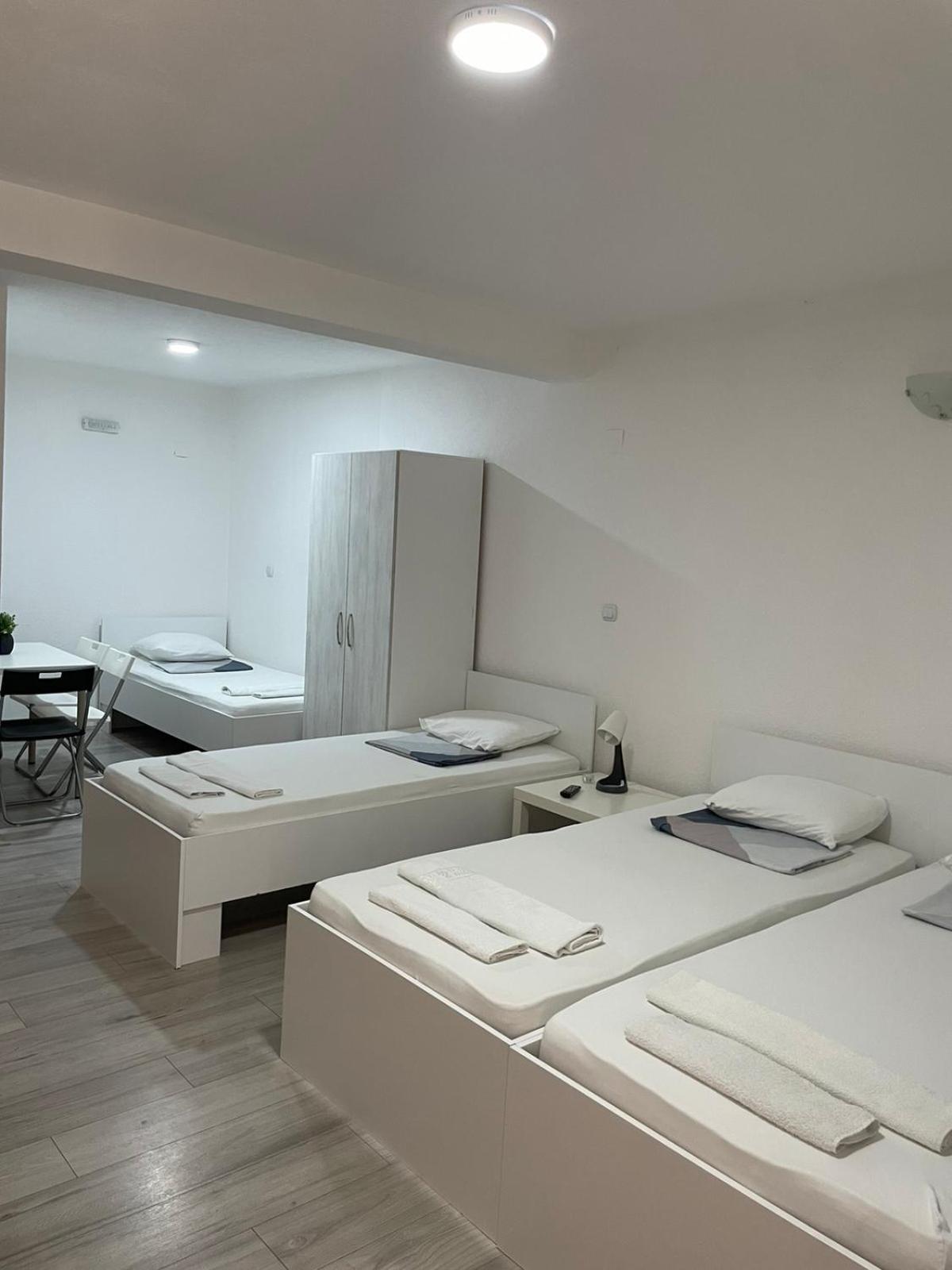 גבגלייה Tiki Apartments מראה חיצוני תמונה