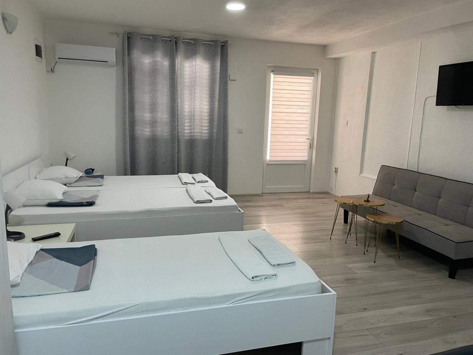 גבגלייה Tiki Apartments מראה חיצוני תמונה