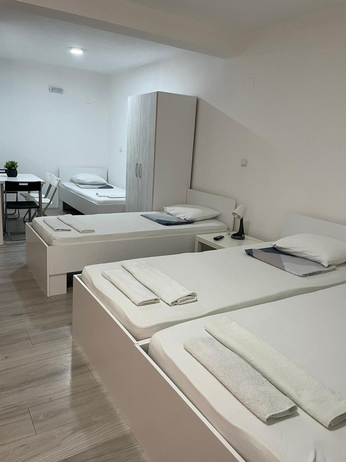 גבגלייה Tiki Apartments מראה חיצוני תמונה