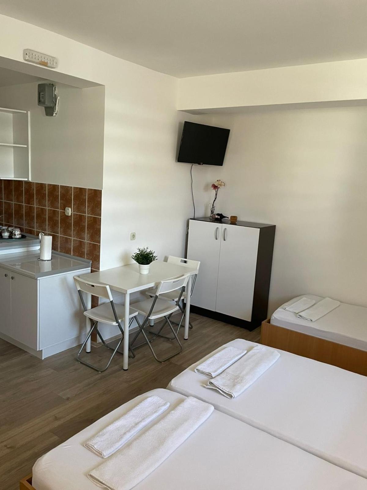 גבגלייה Tiki Apartments מראה חיצוני תמונה