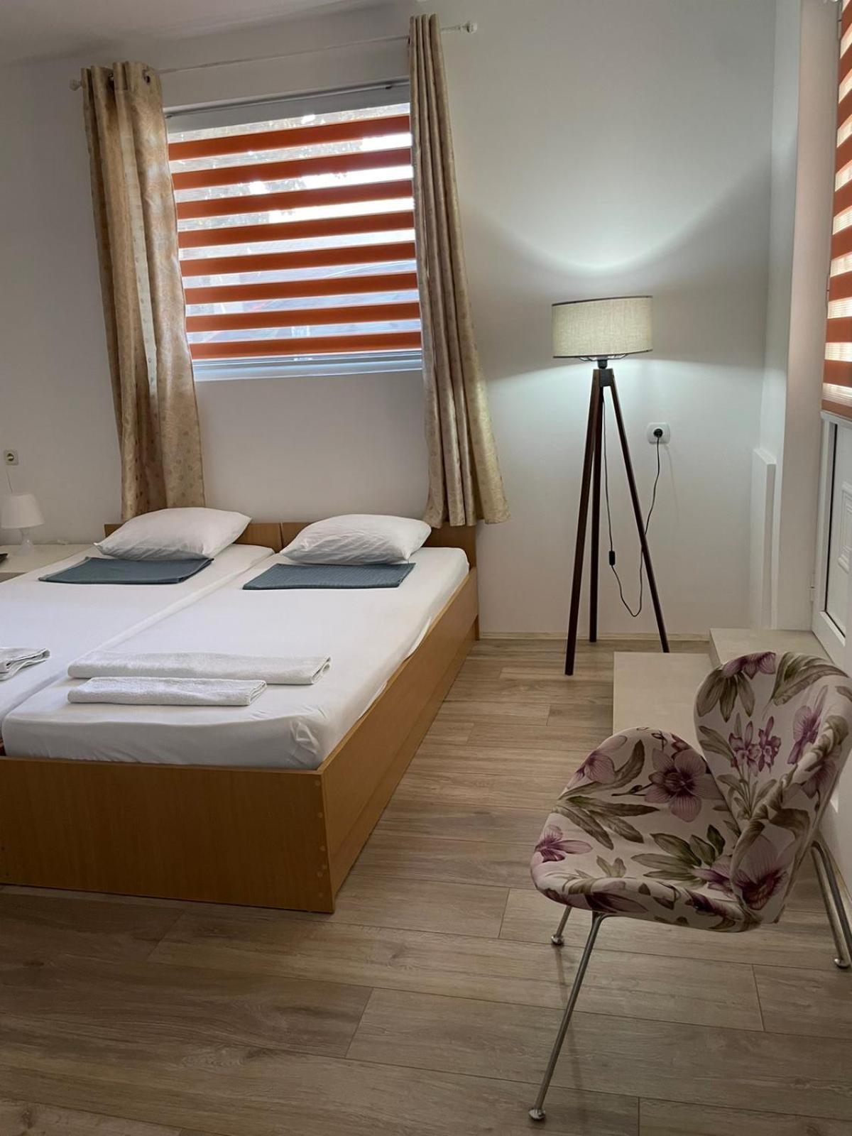 גבגלייה Tiki Apartments מראה חיצוני תמונה