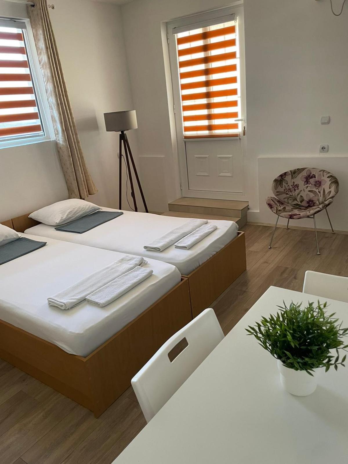 גבגלייה Tiki Apartments מראה חיצוני תמונה