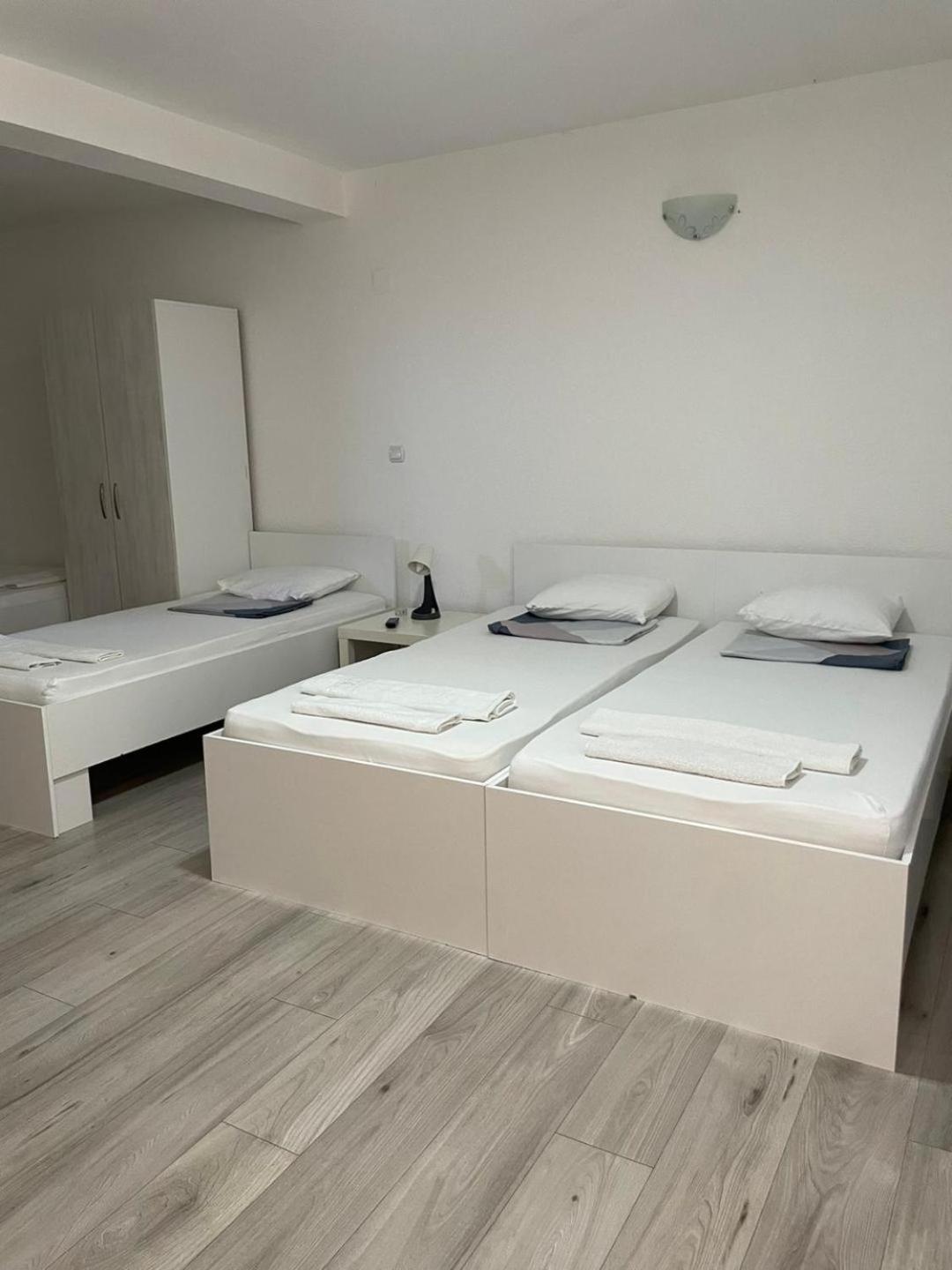 גבגלייה Tiki Apartments מראה חיצוני תמונה